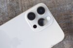 Gros plan du triple appareil photo de l’iPhone 15 Pro Max 256 Go
