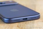 Gros plan du port USB-C et des haut-parleurs de l’iPhone 17 Pro 256 Go