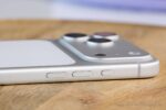 Profil gauche détaillé de l’iPhone 17 Pro Max 256 Go avec boutons de commande